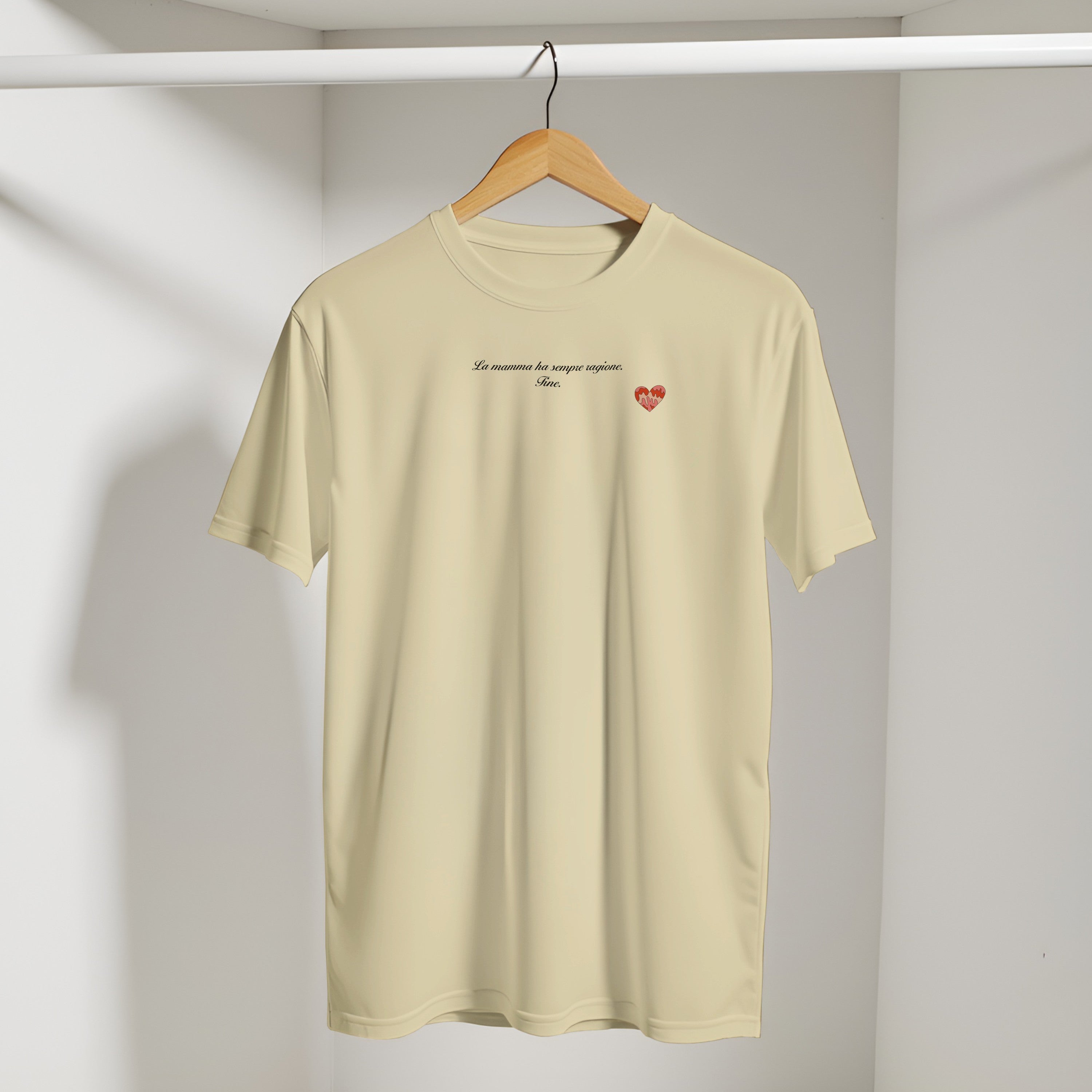T-Shirt — minimal "La Mamma" - heart